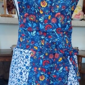 Blue and Red Floral Kitchen Linens with Elegant Design